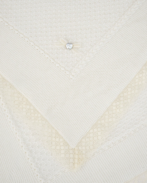 Paturica 100% lana ivory cu dantela si fundita decorativa