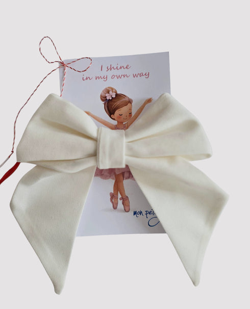 Fundita de par alba Martisor