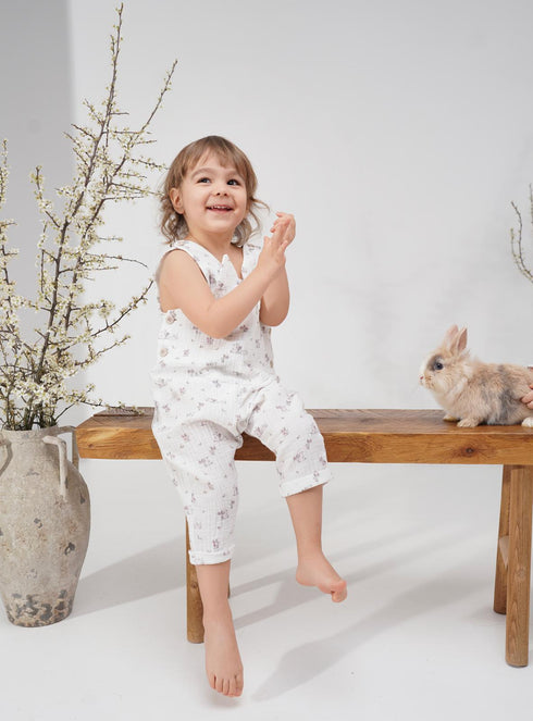 Salopeta cu iepuras roz din muselina