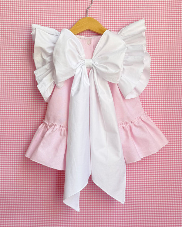 Rochie roz cu funda voluminoasa si volane