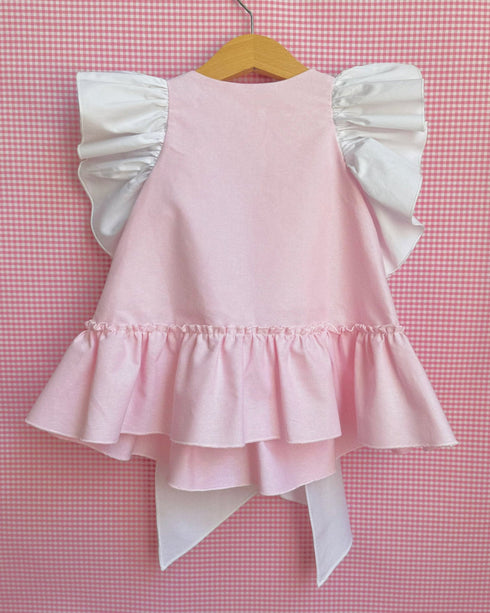 Rochie roz cu funda voluminoasa si volane