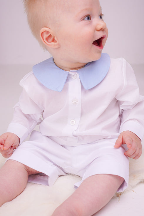 Body ceremonie cu guler albastru