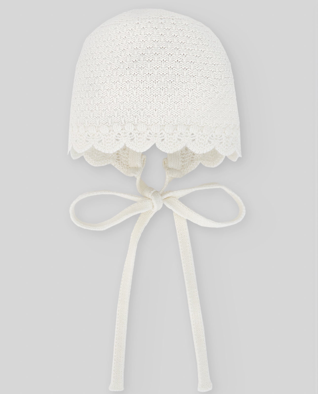 Boneta nou nascut din lana tricotata