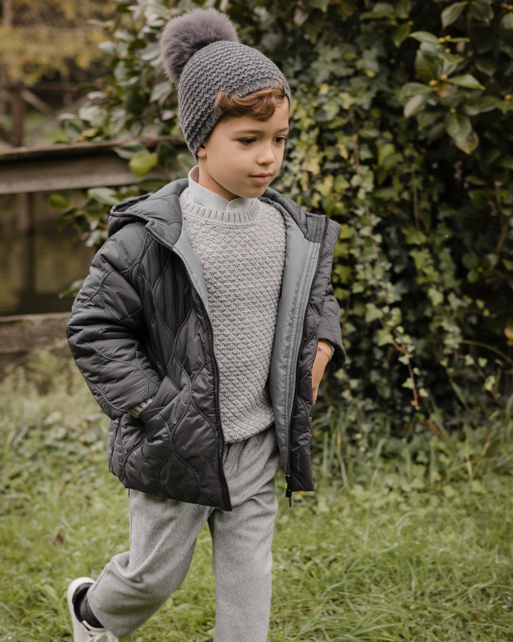 Pulover tricotat gri si margini ribate