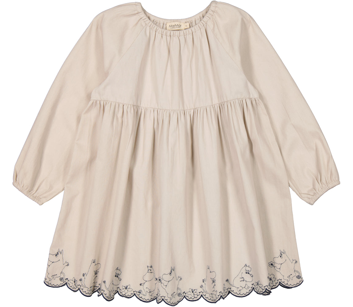 Rochie cu croiala ampla si broderie ondulata