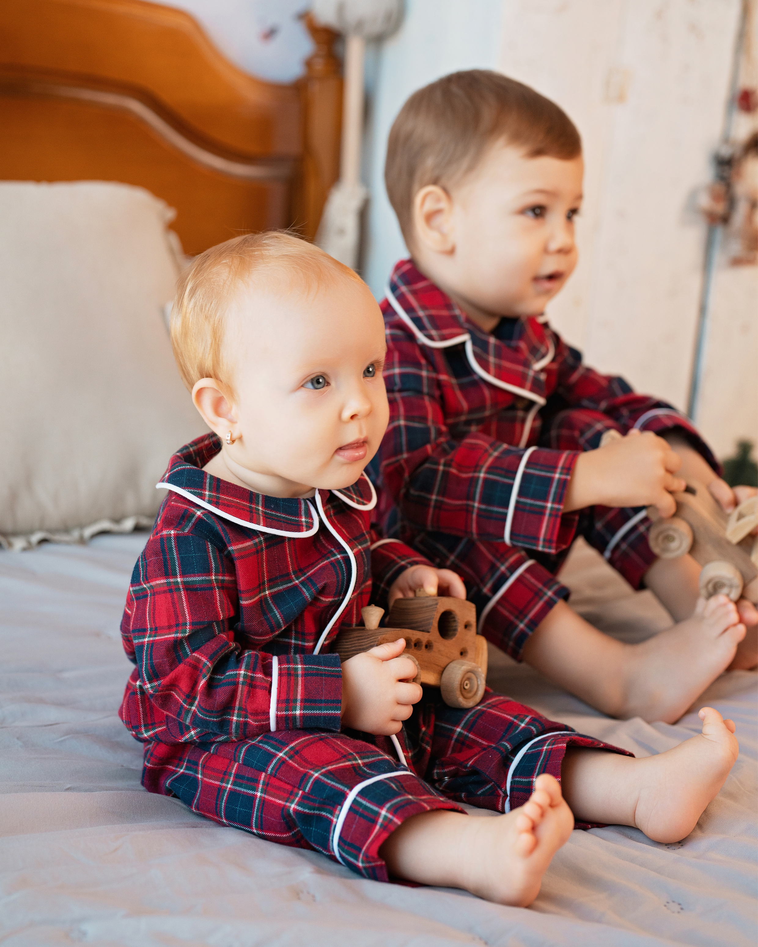 PIJAMA OVERALL UNISEX CAROURI ROSII