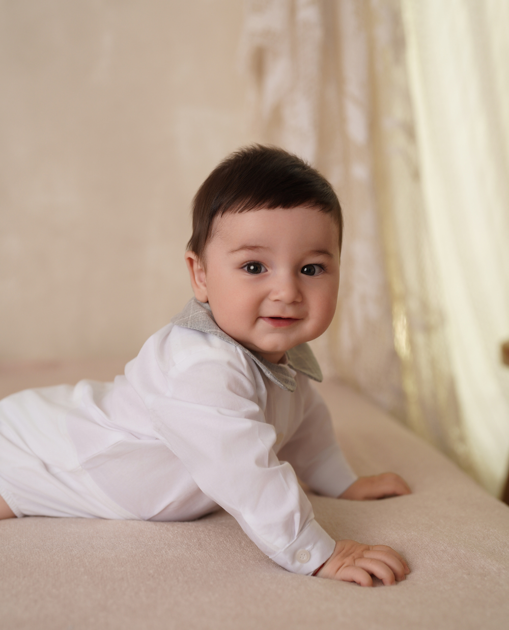 Body alb cu guler carouri gri