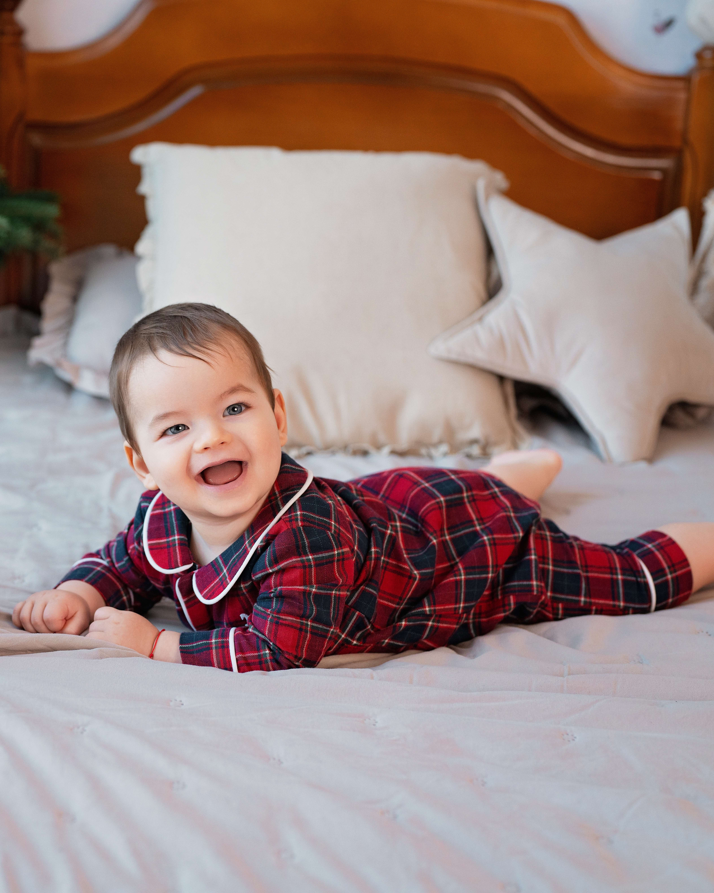 PIJAMA OVERALL UNISEX CAROURI ROSII