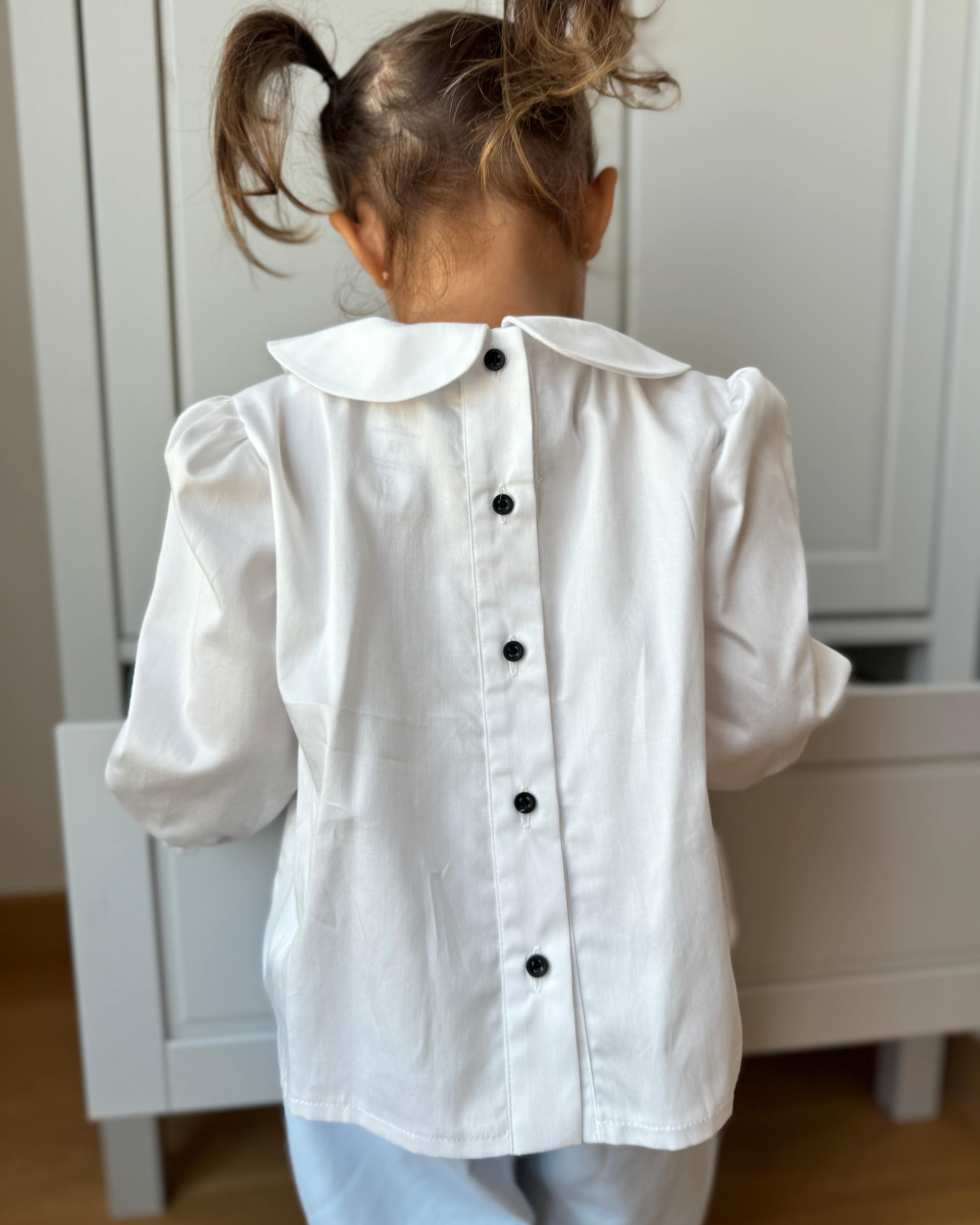 Camasa alba cu guler rotund