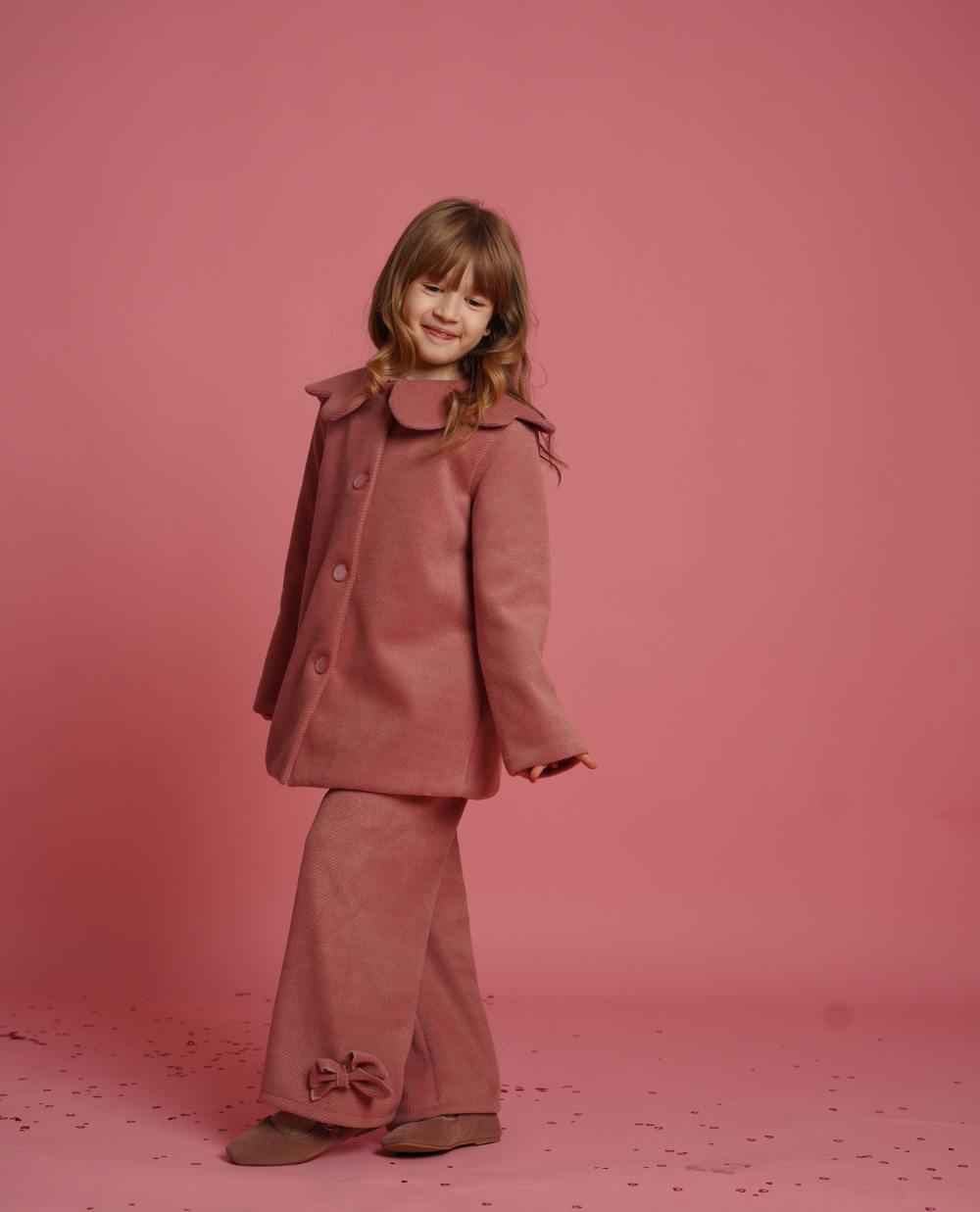 Pantalon evazat stofa roz pudrat cu funde