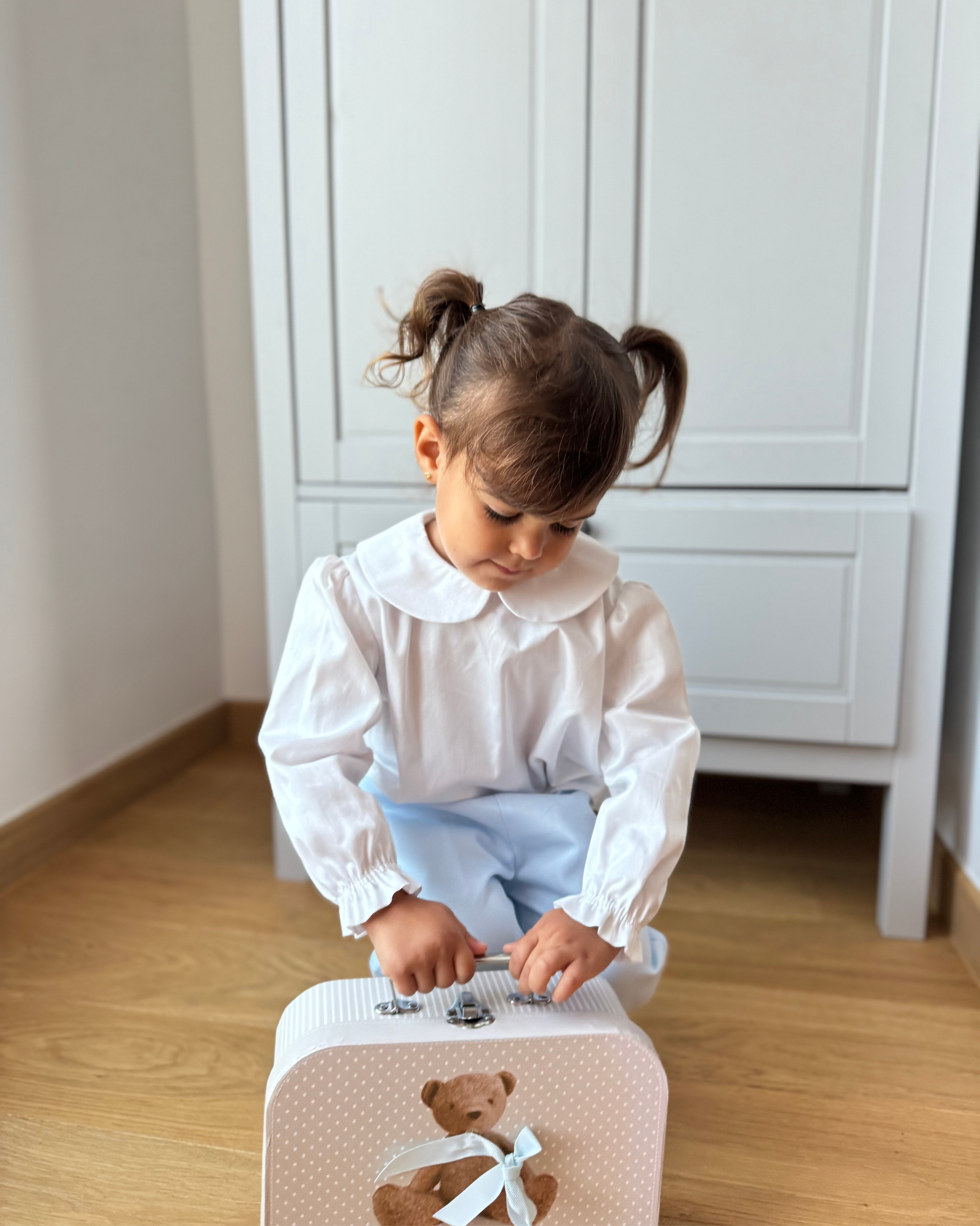 Camasa alba cu guler rotund