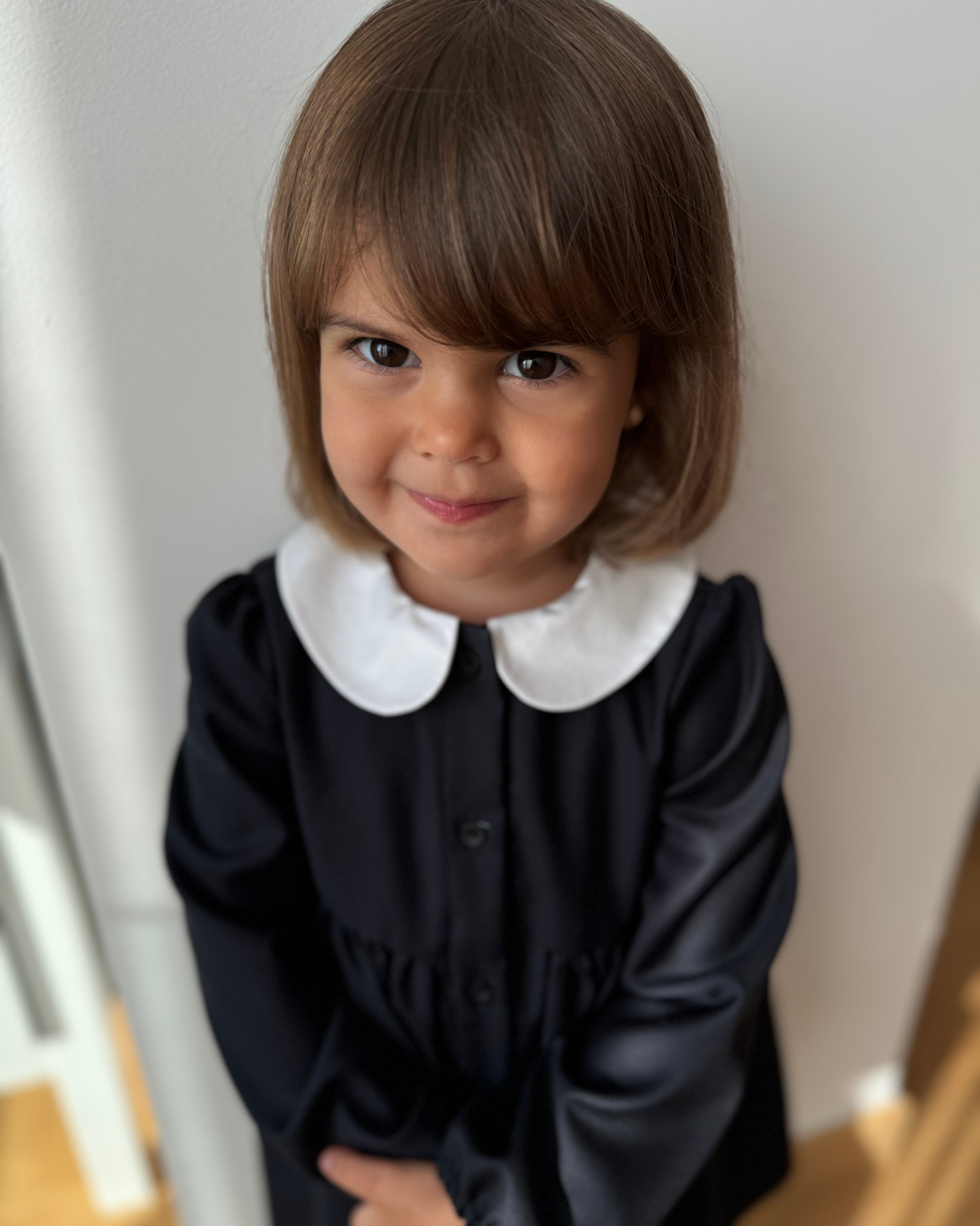 Rochie din stofa blumarin si guler alb