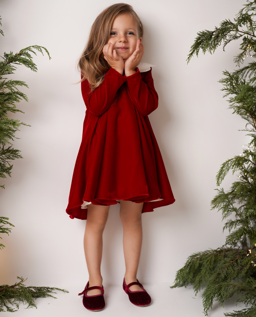 Rochie catifea rosie cu guler brodat Ava