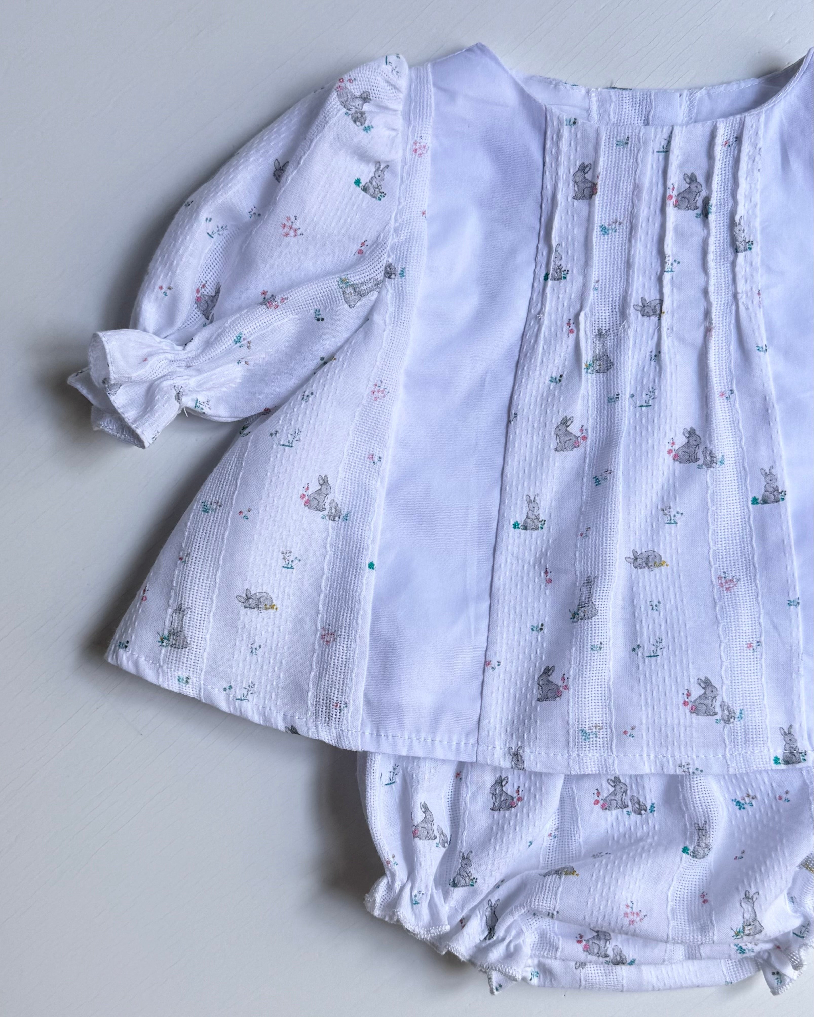 COMPLEU ALB CU IEPURASI