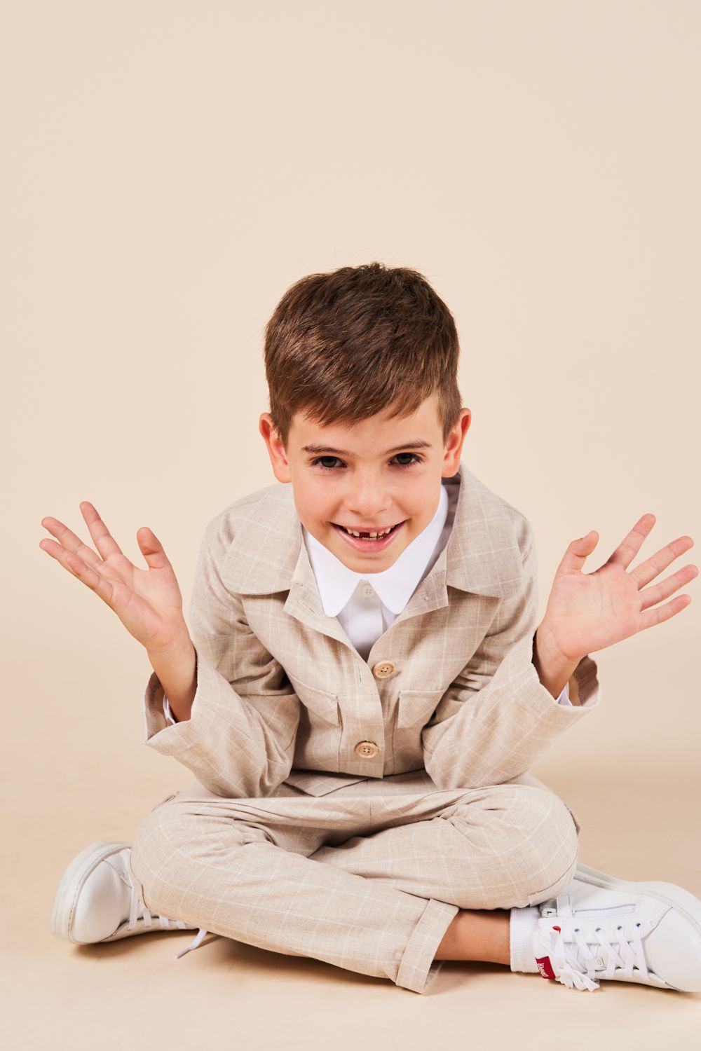 JACHETA CAROURI BEJ GULER ROTUND SI BUZUNARE