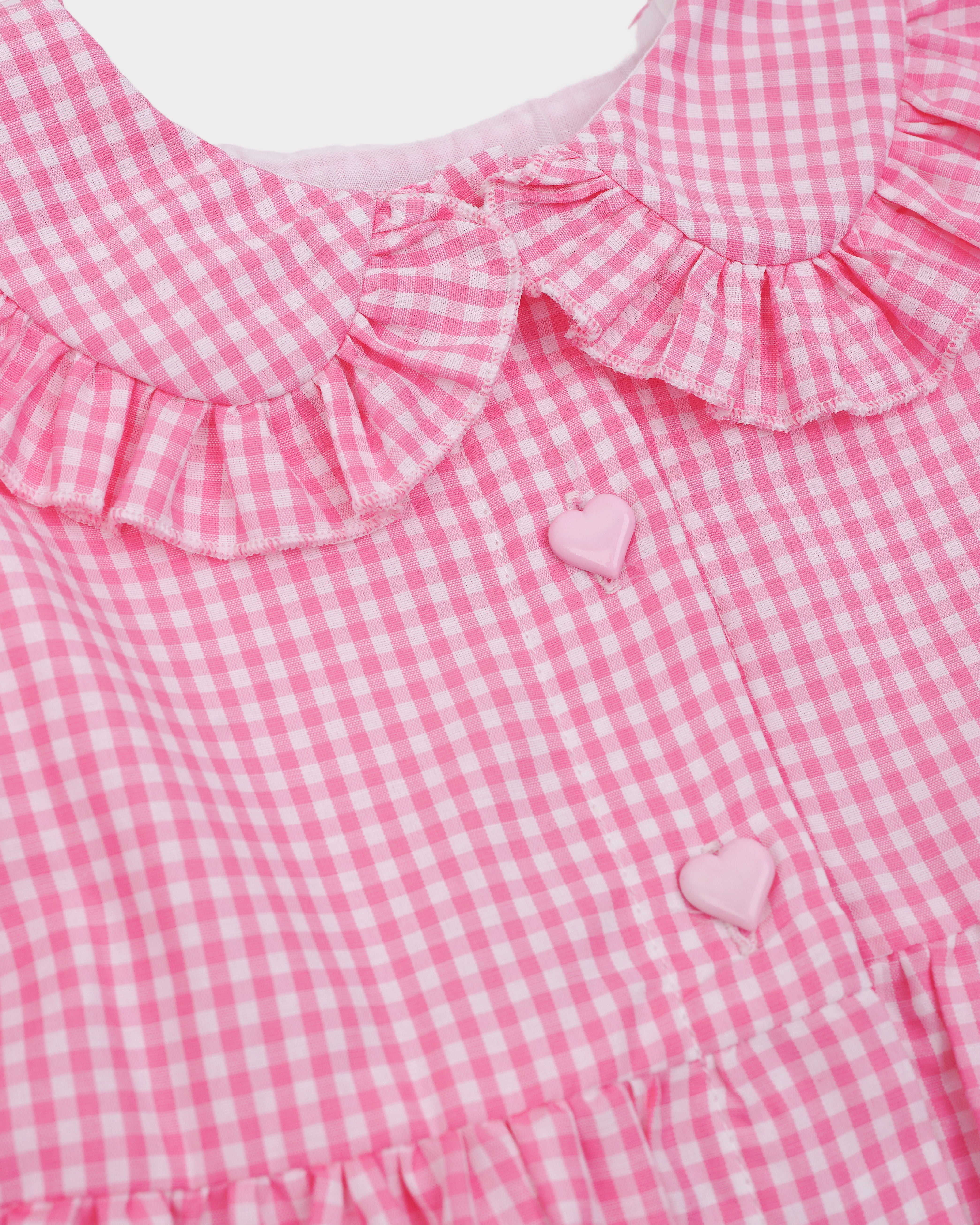 Rochie in carouri roz cu volane