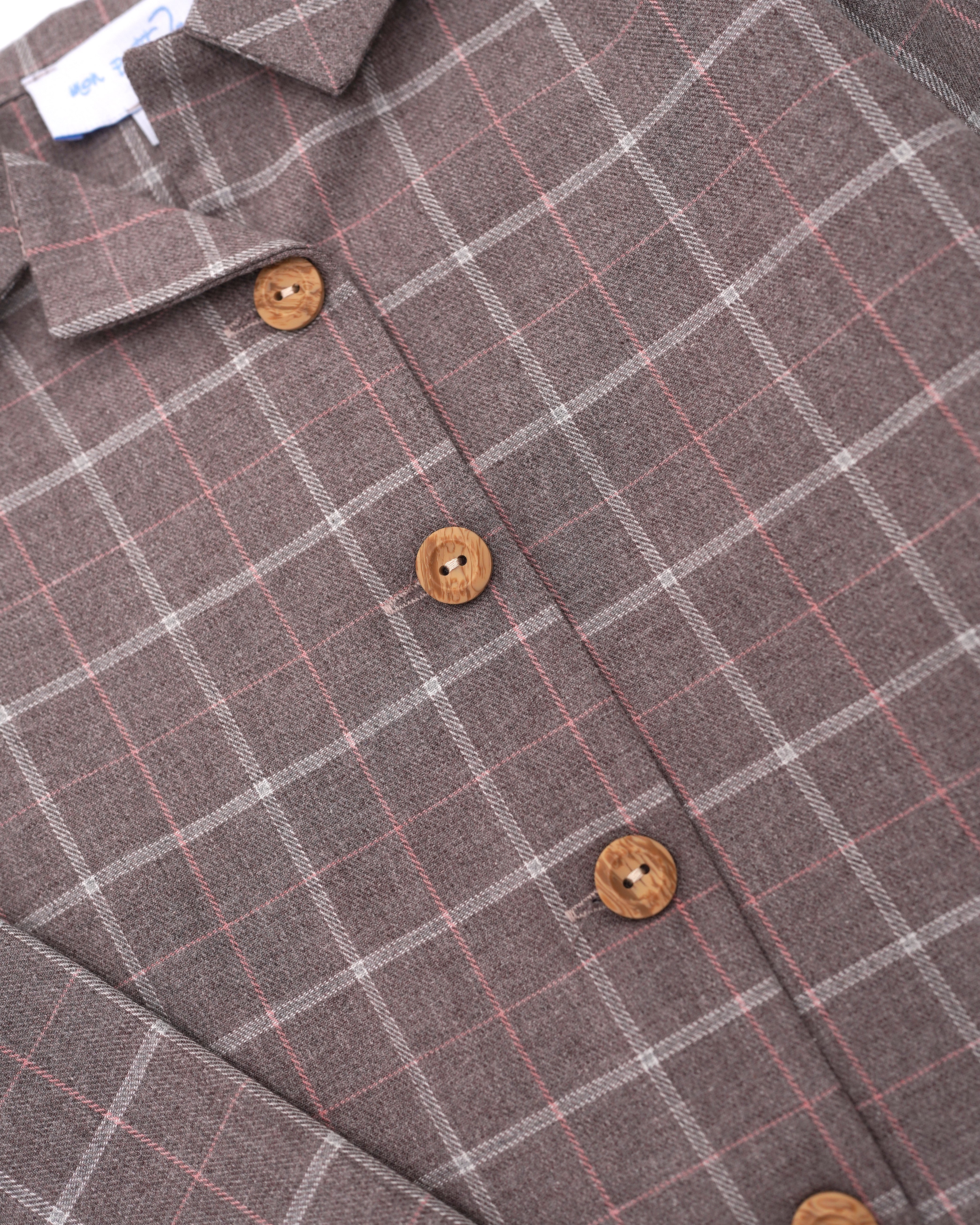 Camasatip jacheta din stofa maro cu carouri